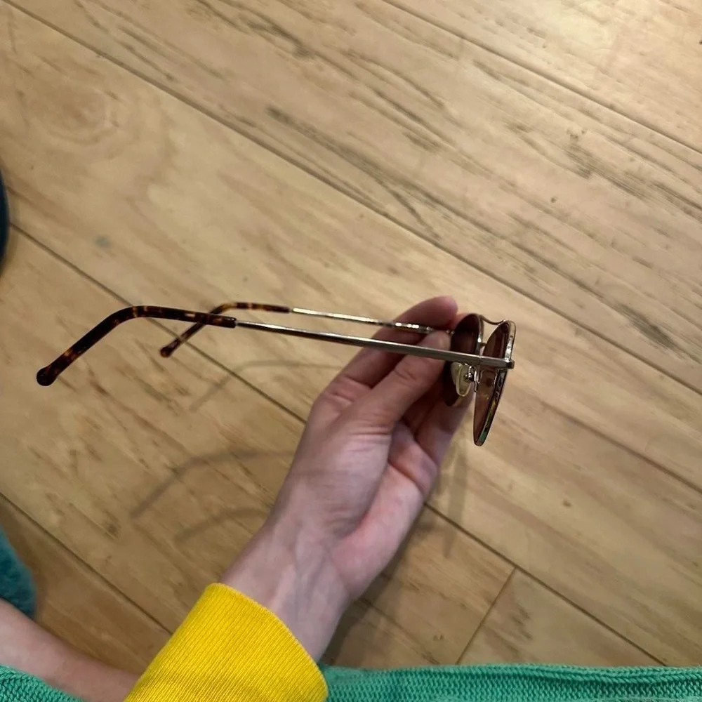 Elegant Tortoise Shell Sunglasses